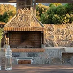 Queen's Gem Luxury - Heated Jacuzzi & Pool Villa