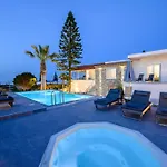 Queen's Gem Luxury - Heated Jacuzzi & Pool Villa