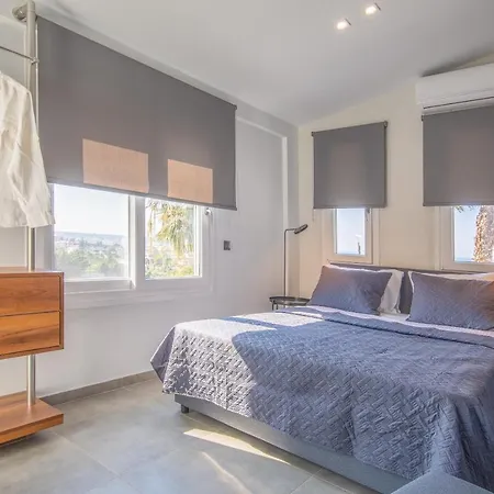 Queen's Gem Luxury - Heated Jacuzzi & Pool Villa *