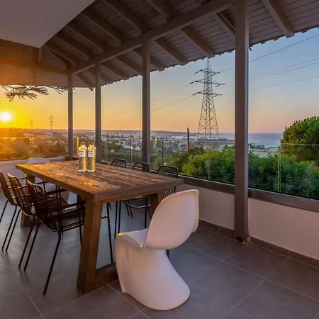 Queen's Gem Luxury - Heated Jacuzzi & Pool Villa *