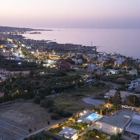 Queen's Gem Luxury - Heated Jacuzzi & Pool