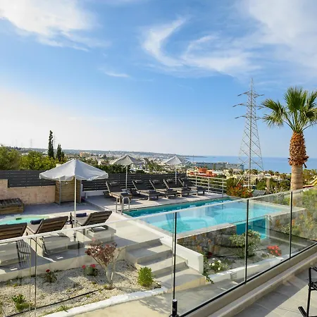 빌라 Queen's Gem Luxury - Heated Jacuzzi & Pool 헐소니소스