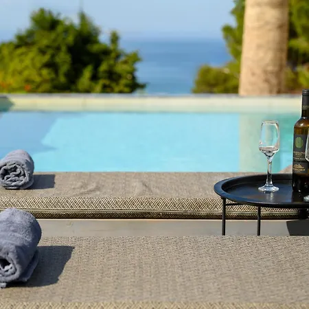 Queen's Gem Luxury - Heated Jacuzzi & Pool Херсонісос