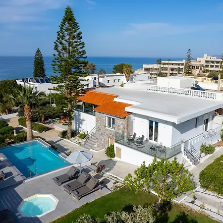 Queen's Gem Luxury - Heated Jacuzzi & Pool * 헐소니소스