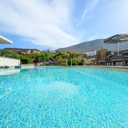 Queen's Gem Luxury - Heated Jacuzzi & Pool Villa