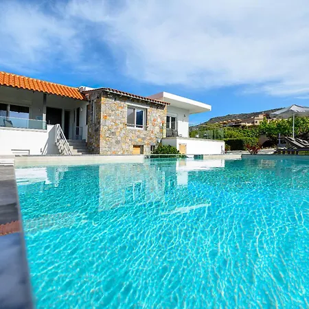 Villa Queen's Gem Luxury - Heated Jacuzzi & Pool Hersónissos
