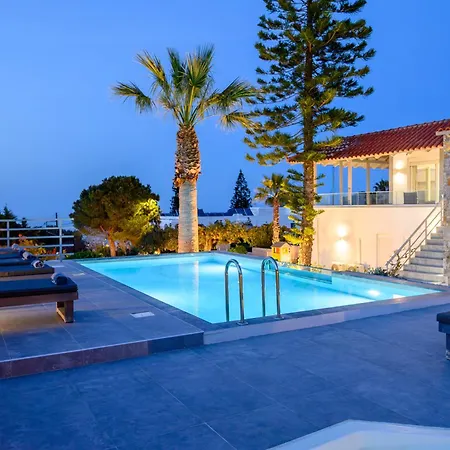 Queen's Gem Luxury - Heated Jacuzzi & Pool *