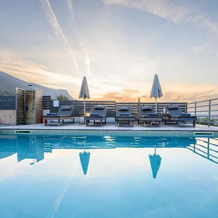 Queen's Gem Luxury - Heated Jacuzzi & Pool 빌라