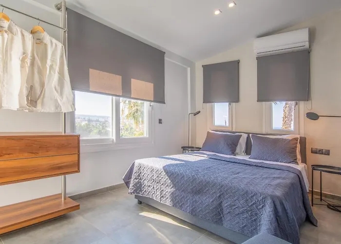 Queen's Gem Luxury - Heated Jacuzzi & Pool Villa *