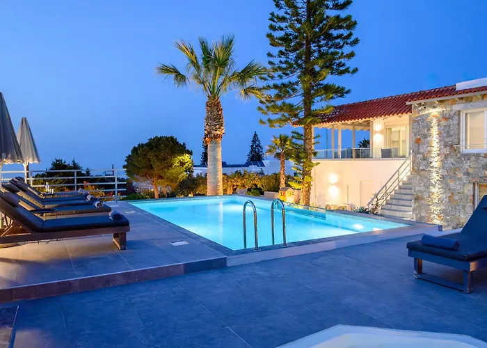 Queen's Gem Luxury - Heated Jacuzzi & Pool *