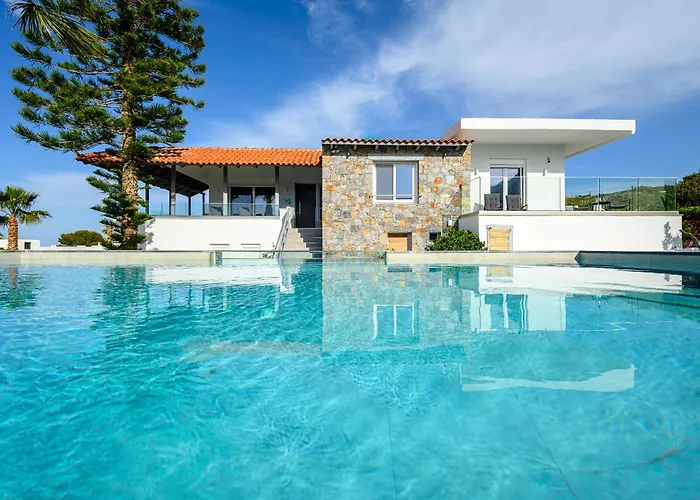 Queen's Gem Luxury - Heated Jacuzzi & Pool *