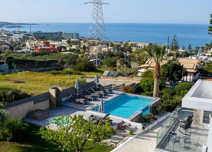 Queen's Gem Luxury - Heated Jacuzzi & Pool