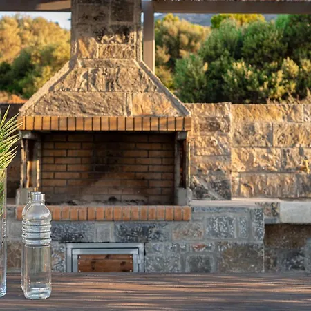 Queen's Gem Luxury - Heated Jacuzzi & Pool Βίλα