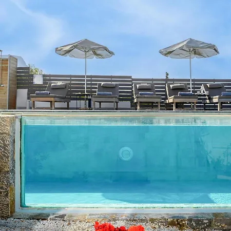 Queen's Gem Luxury - Heated Jacuzzi & Pool Vila