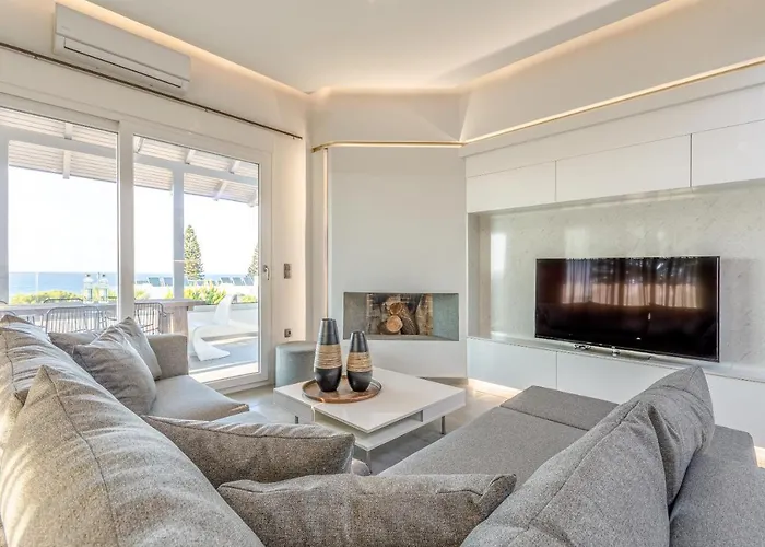 Queen's Gem Luxury - Heated Jacuzzi & Pool Vila