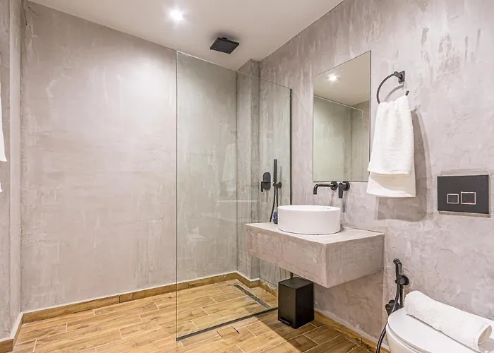 Queen's Gem Luxury - Heated Jacuzzi & Pool *