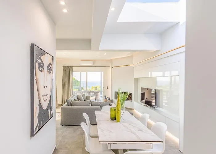 Queen's Gem Luxury - Heated Jacuzzi & Pool