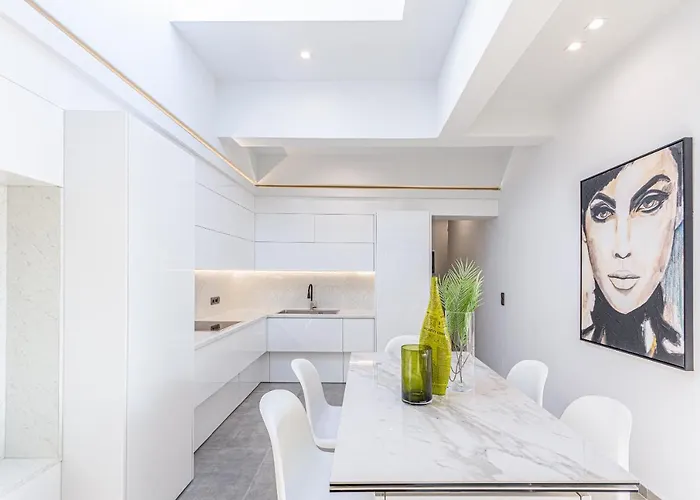 Queen's Gem Luxury - Heated Jacuzzi & Pool Vila