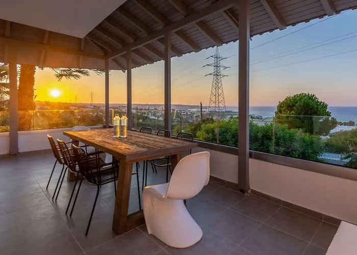 Queen's Gem Luxury - Heated Jacuzzi & Pool Vila *