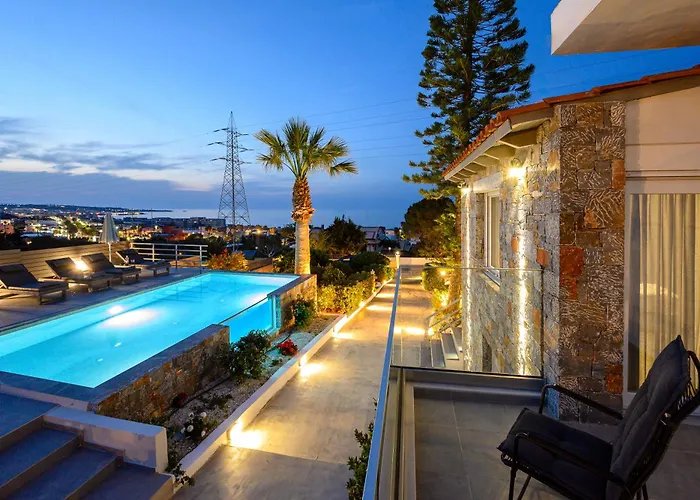 Queen's Gem Luxury - Heated Jacuzzi & Pool Vila